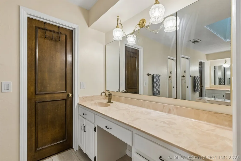 930 E 14th Cushing, OK 74023