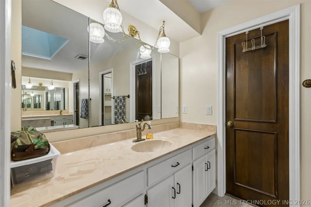 930 E 14th Cushing, OK 74023