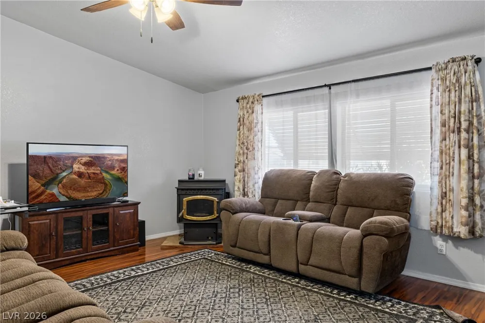 516 White Domes Drive Overton, NV 89040