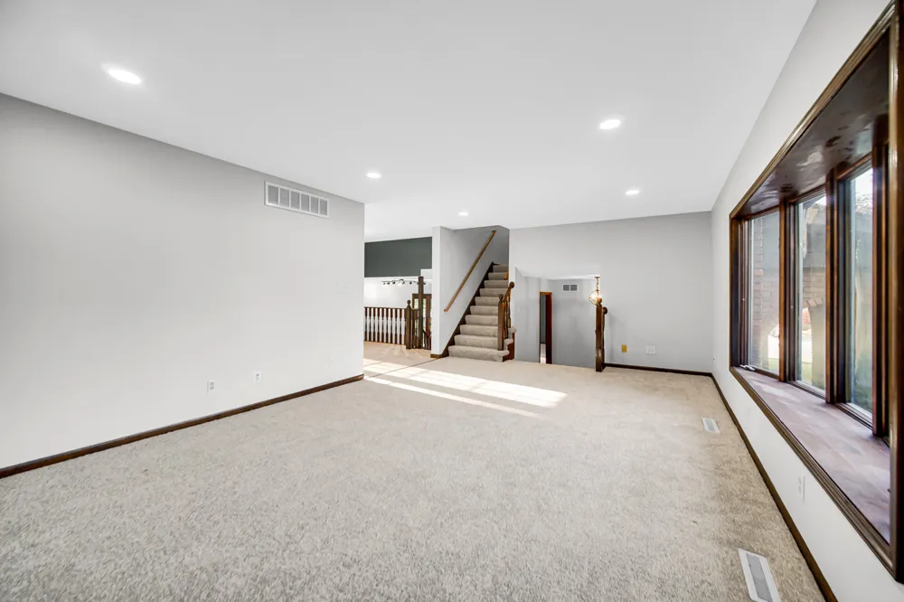 822 Luther Drive Hobart, IN 46342