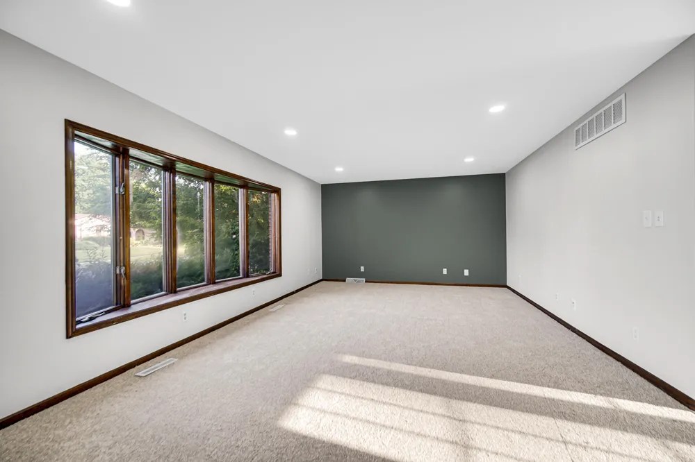 822 Luther Drive Hobart, IN 46342