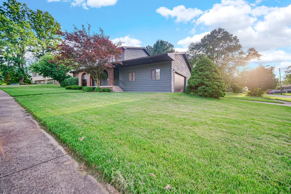 822 Luther Drive Hobart, IN 46342