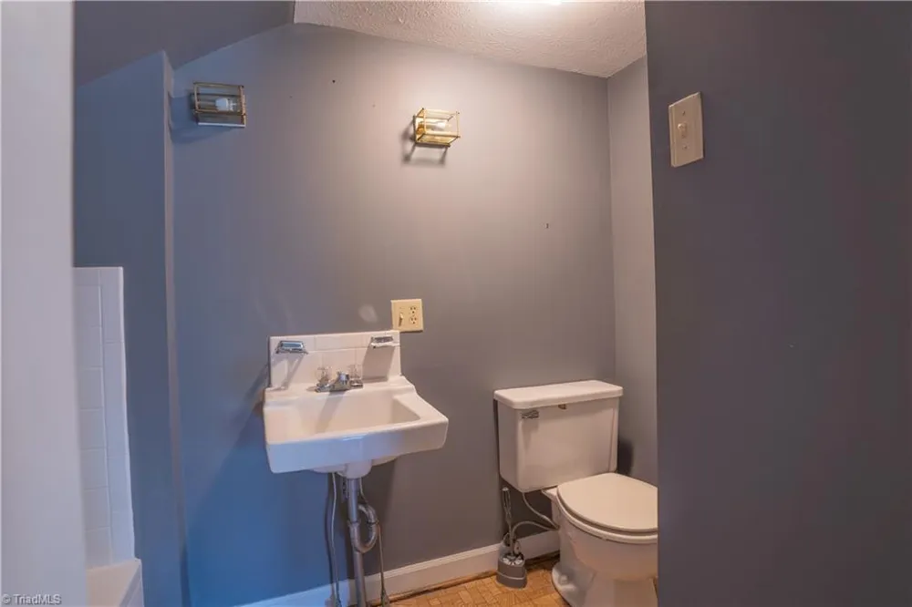 1437 Price Road Eden, NC 27288