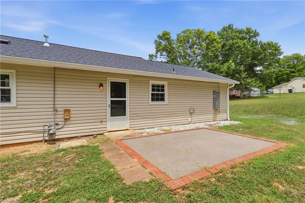 4105 Deer Track Court Winston-Salem, NC 27127