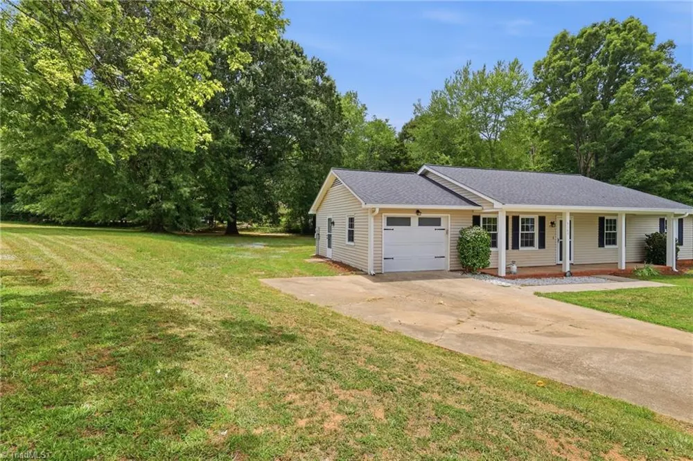 4105 Deer Track Court Winston-Salem, NC 27127
