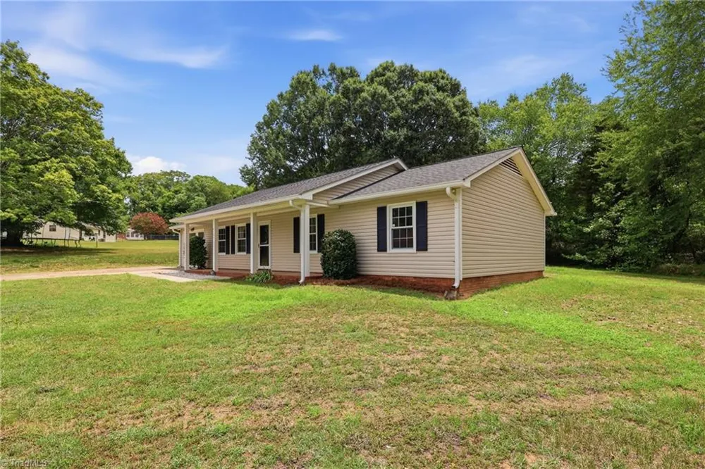 4105 Deer Track Court Winston-Salem, NC 27127