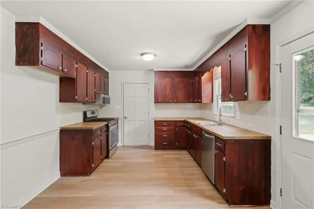4105 Deer Track Court Winston-Salem, NC 27127