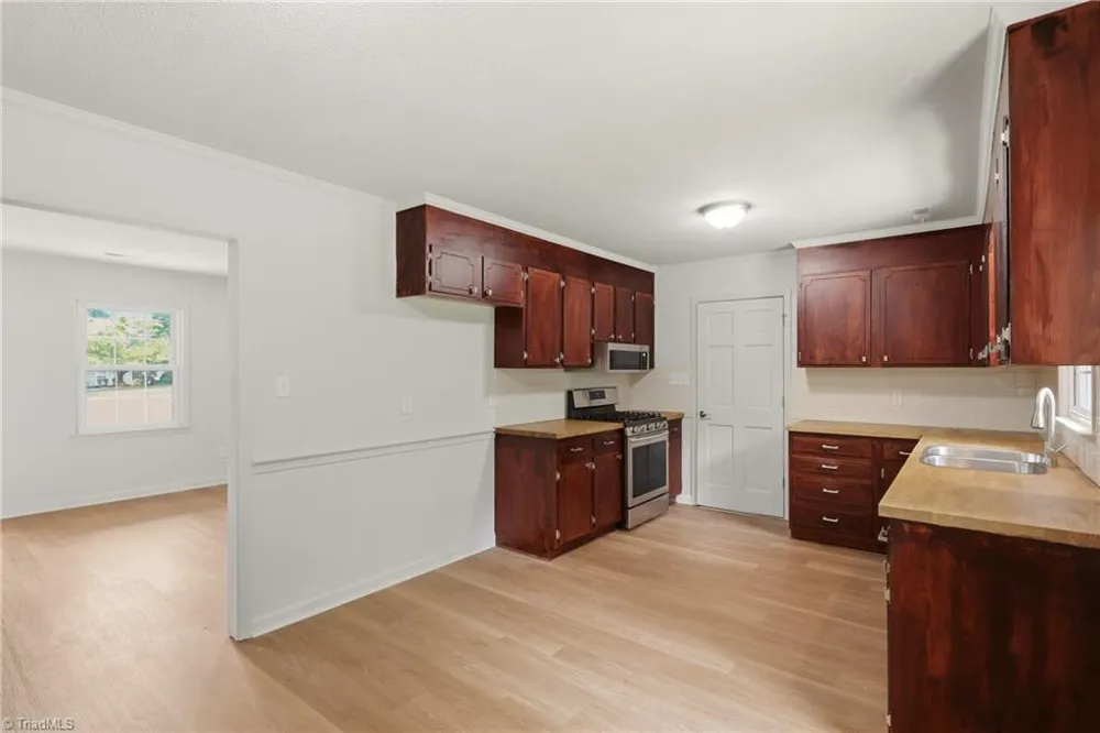 4105 Deer Track Court Winston-Salem, NC 27127