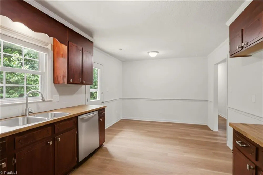 4105 Deer Track Court Winston-Salem, NC 27127
