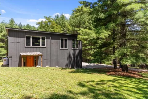 896 Alta Vista Lane