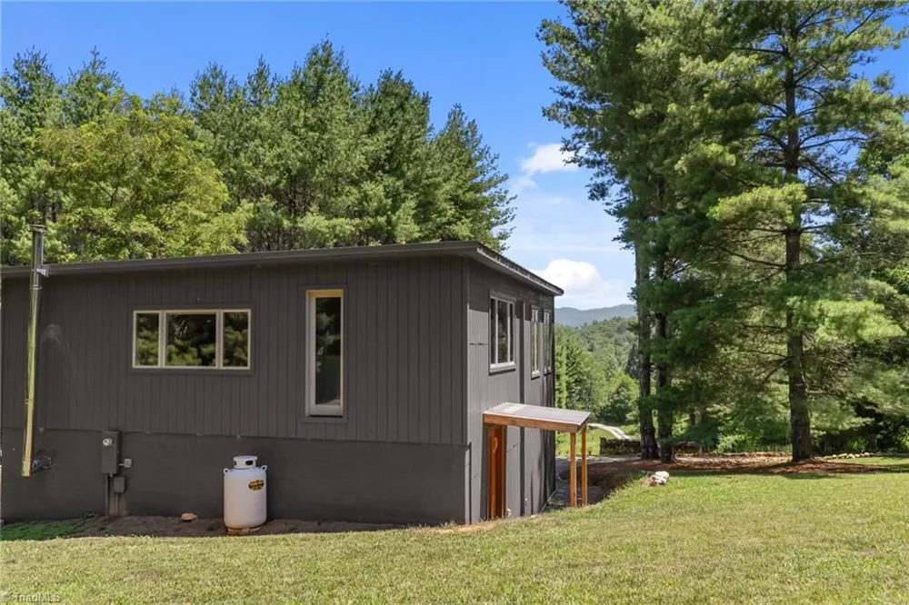 896 Alta Vista Lane Sparta, NC 28675