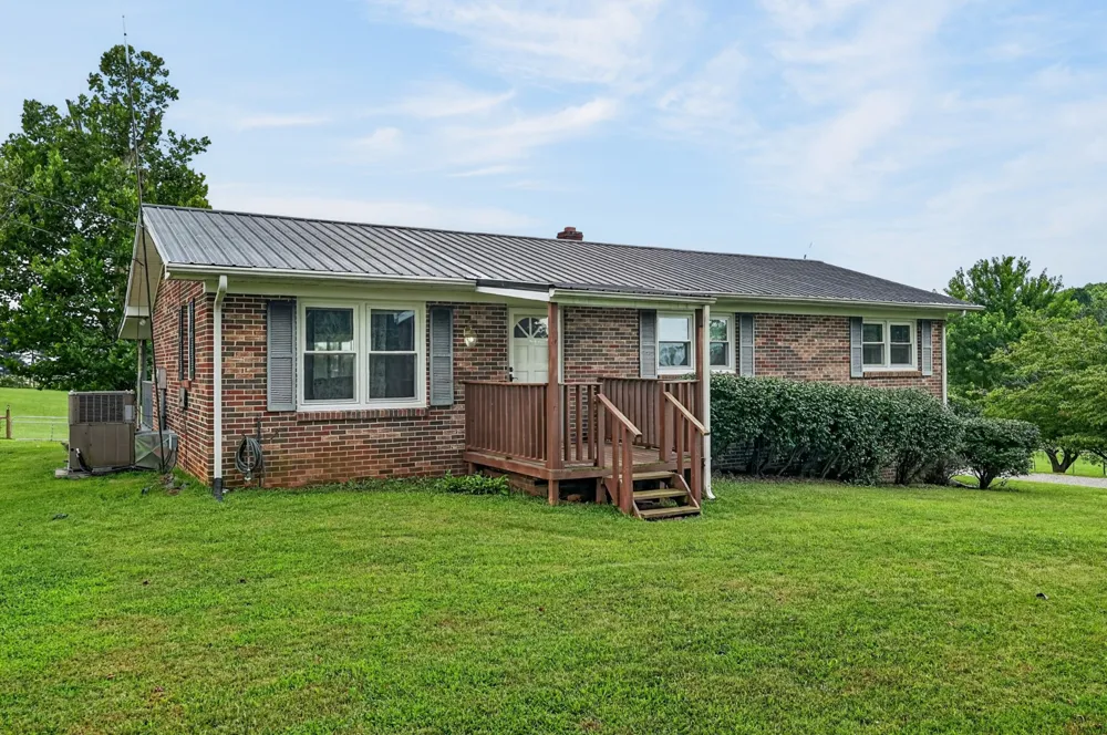 234 Jim Hennessee Rd Sparta, TN 38583