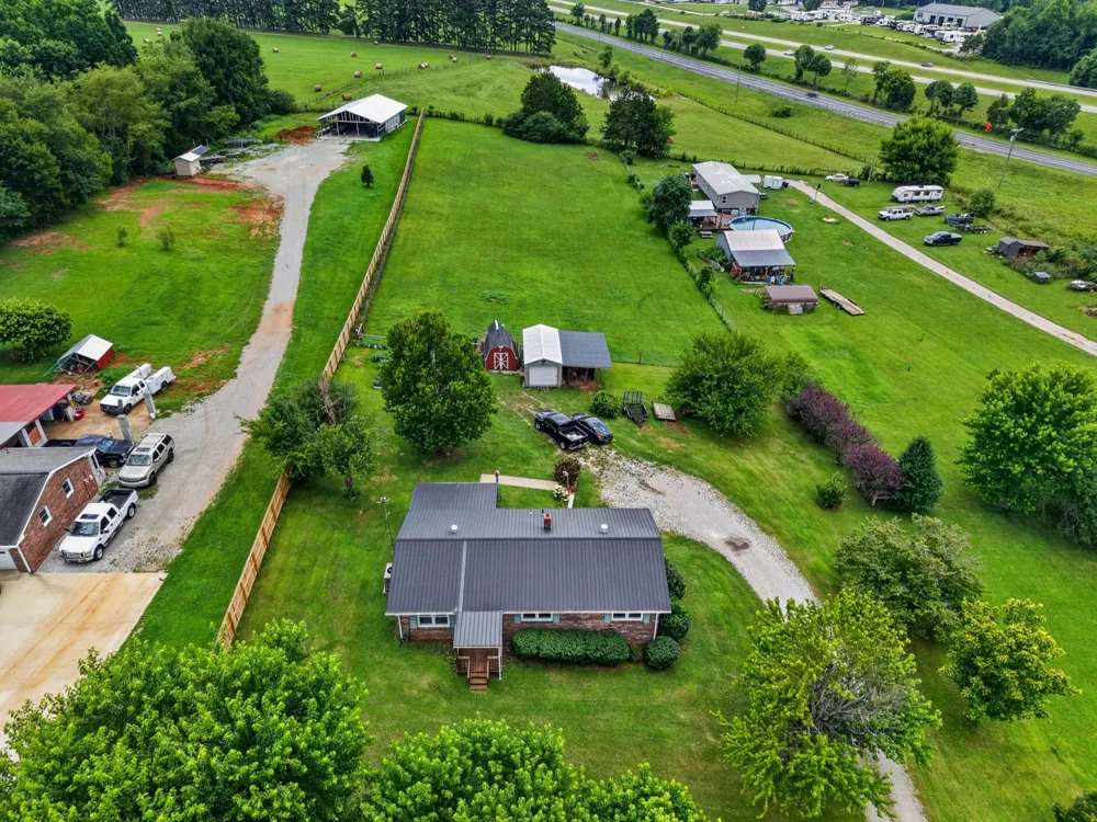 234 Jim Hennessee Rd Sparta, TN 38583