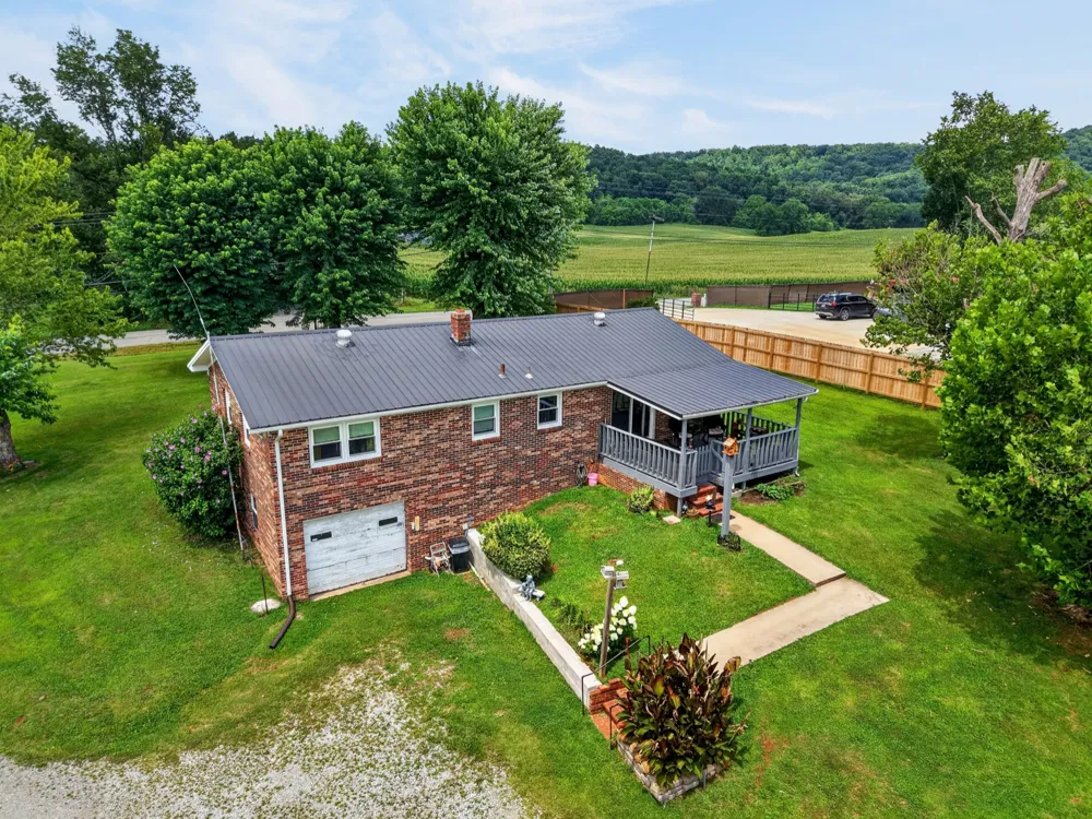 234 Jim Hennessee Rd Sparta, TN 38583