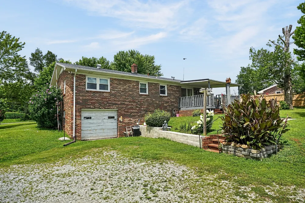 234 Jim Hennessee Rd Sparta, TN 38583