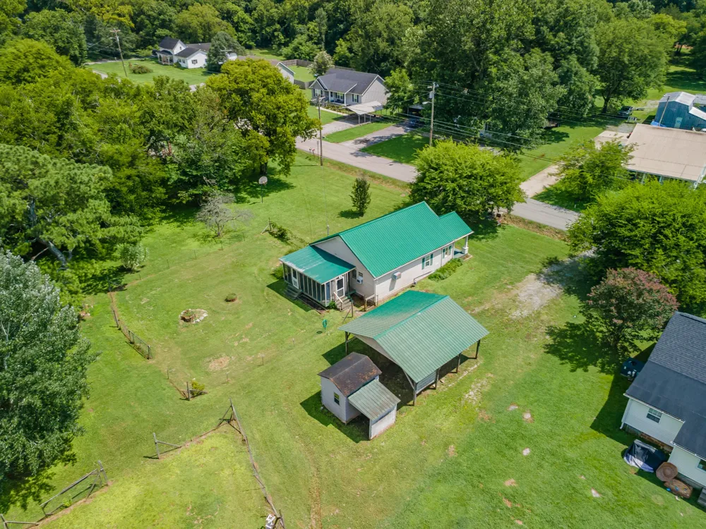 330 Holly Grove Rd Lewisburg, TN 37091