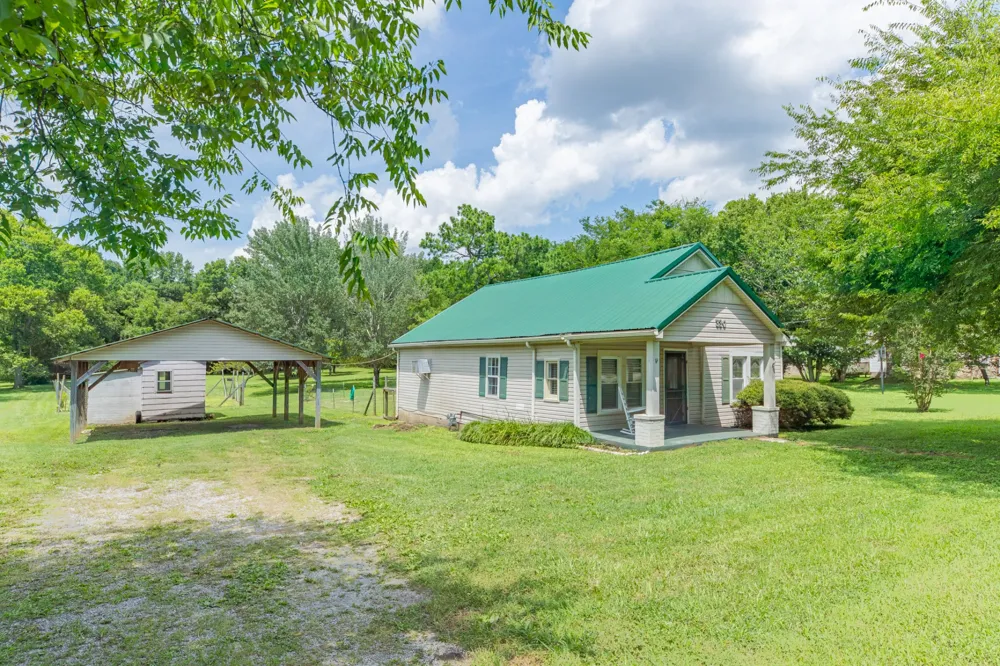 330 Holly Grove Rd Lewisburg, TN 37091