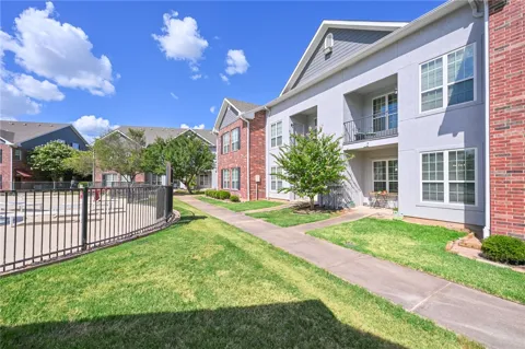 801 Luther W #407
