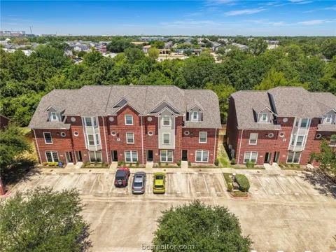 305 Holleman E #805