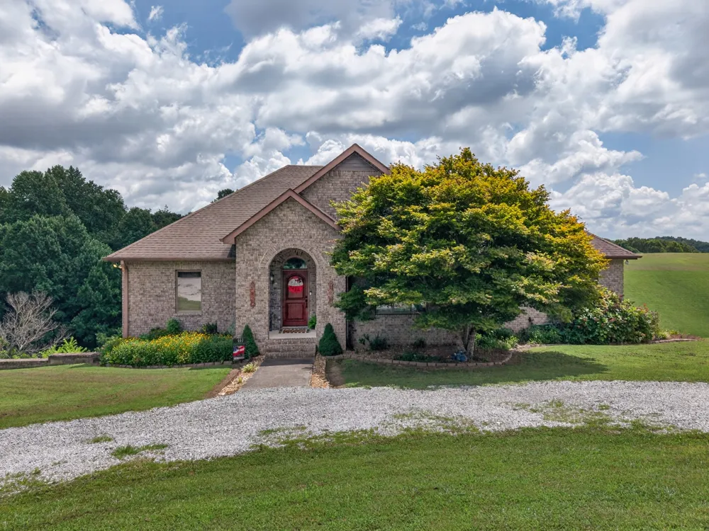 663 Lake Haven Dr Tullahoma, TN 37388