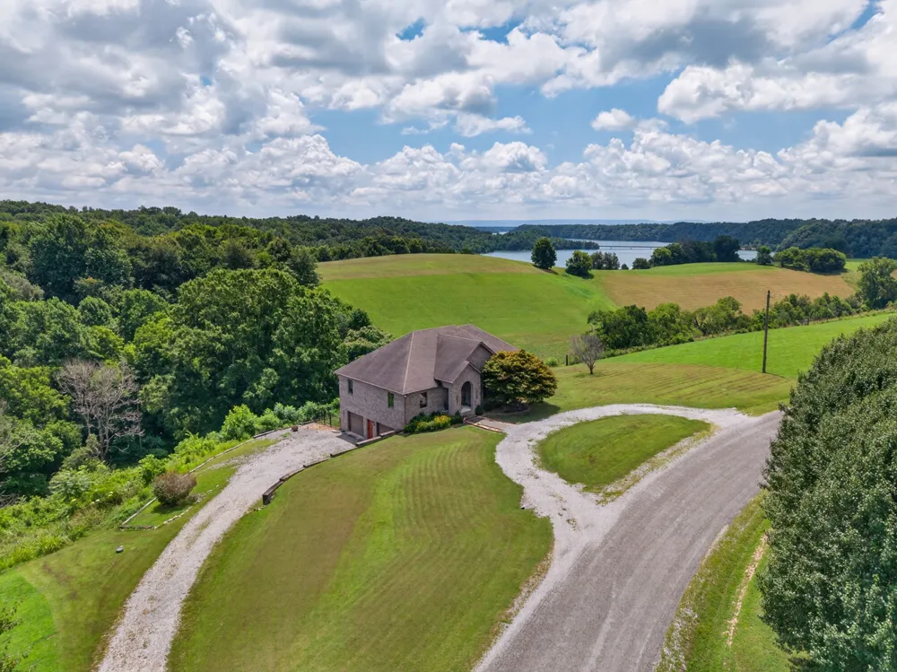 663 Lake Haven Dr Tullahoma, TN 37388