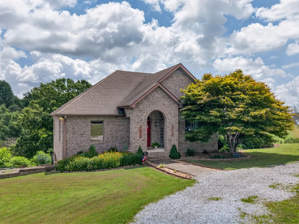 663 Lake Haven Dr Tullahoma, TN 37388