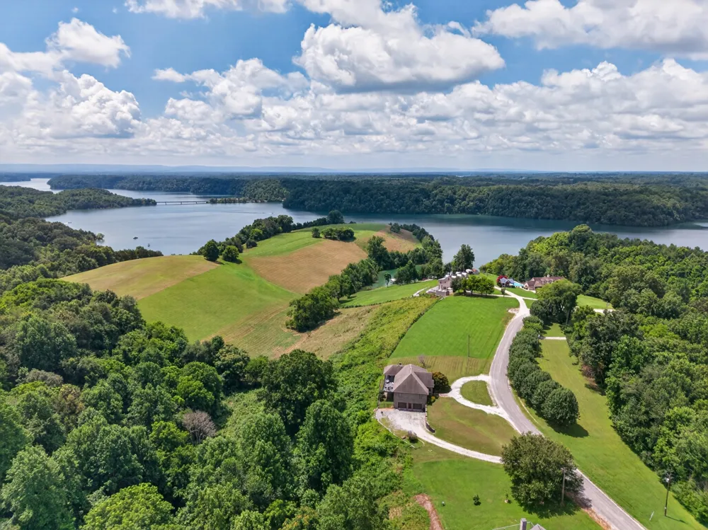 663 Lake Haven Dr Tullahoma, TN 37388