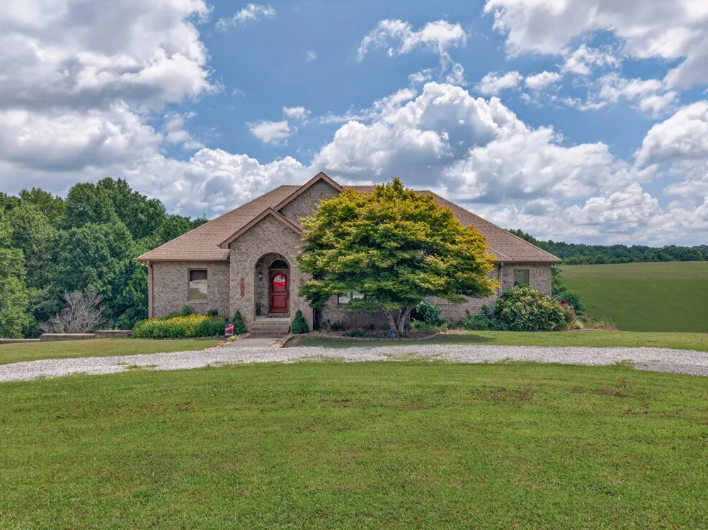 663 Lake Haven Dr Tullahoma, TN 37388