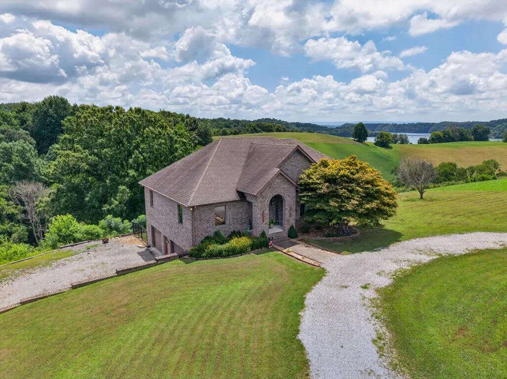 663 Lake Haven Dr Tullahoma, TN 37388