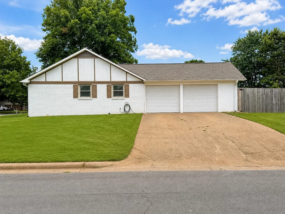 133 Oak Hill Dr E Florence, AL 35633