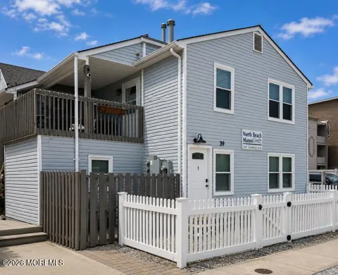 39 Sampson Avenue #1