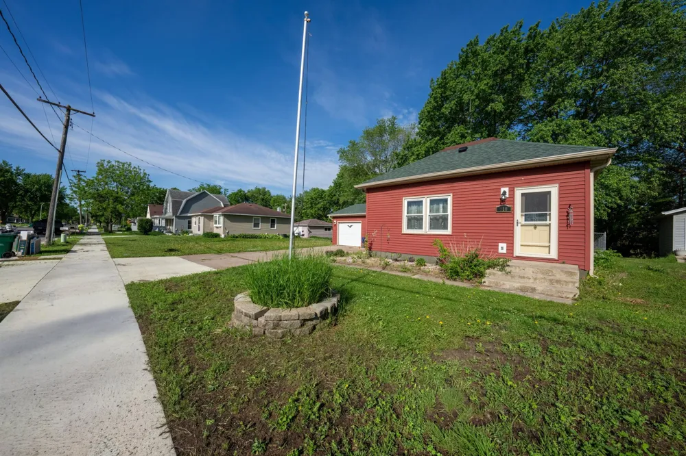 610 4th Street Le Sueur, MN 56058