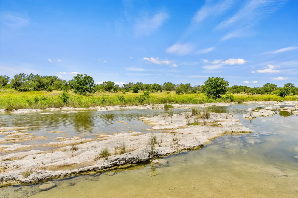 135 River View Drive Johnson City, TX 78636