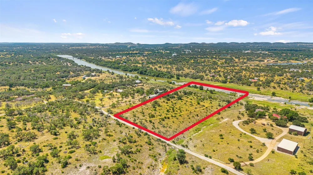 135 River View Drive Johnson City, TX 78636