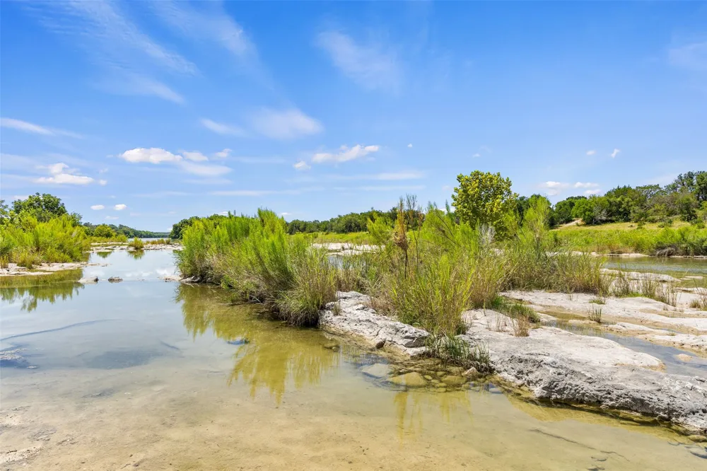 135 River View Drive Johnson City, TX 78636
