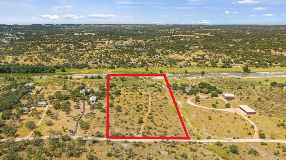 135 River View Drive Johnson City, TX 78636
