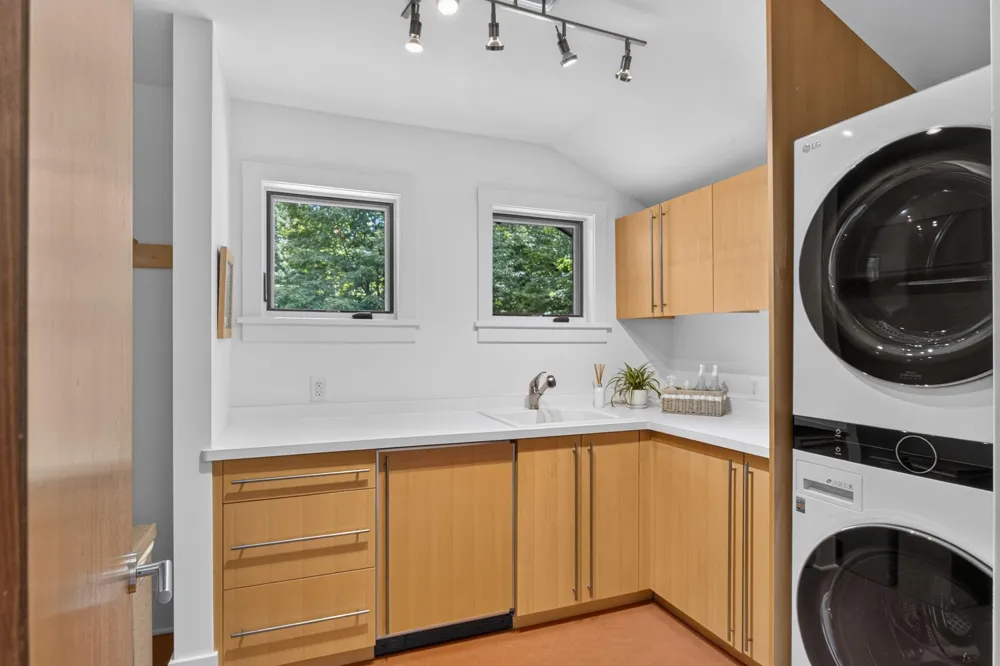 20895 Spencer Lane Shorewood, MN 55331