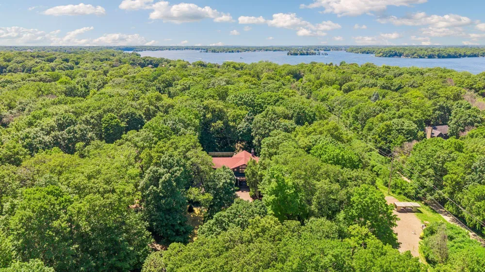 20895 Spencer Lane Shorewood, MN 55331