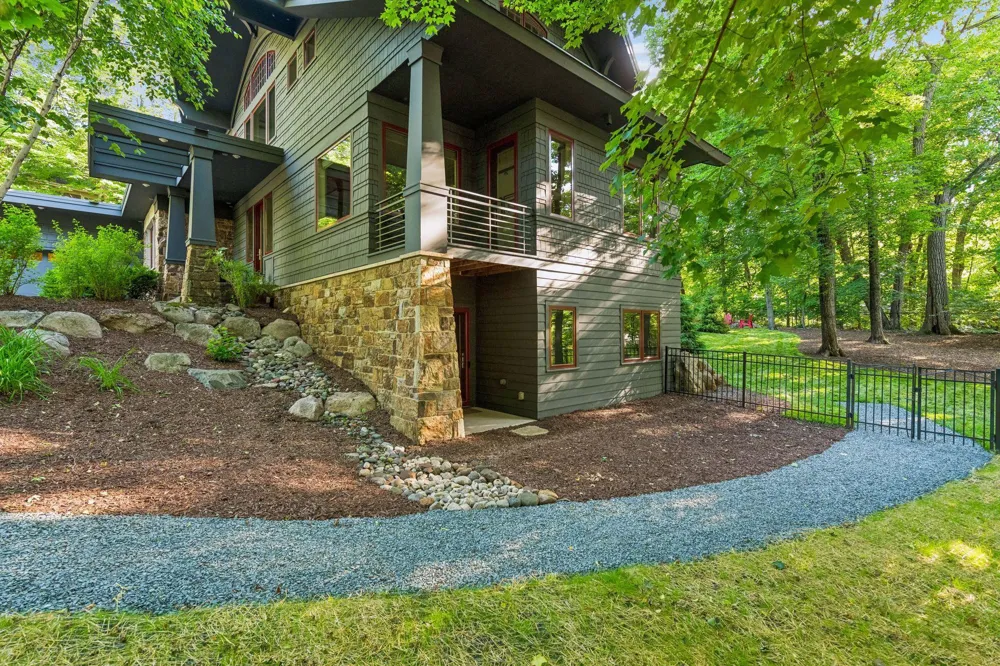 20895 Spencer Lane Shorewood, MN 55331