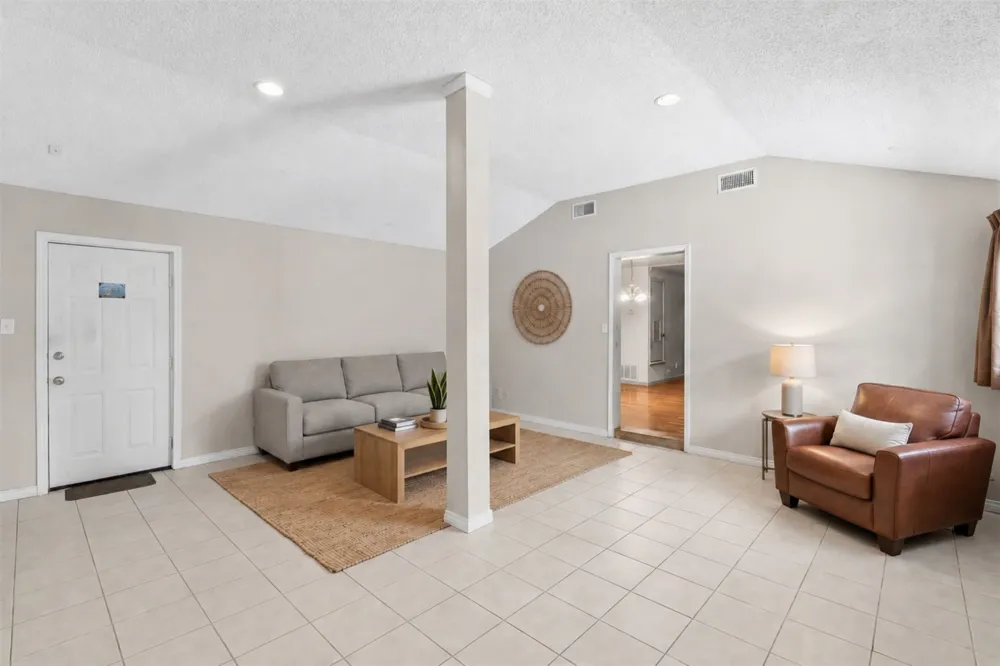 4611 S 2nd Street Austin, TX 78745