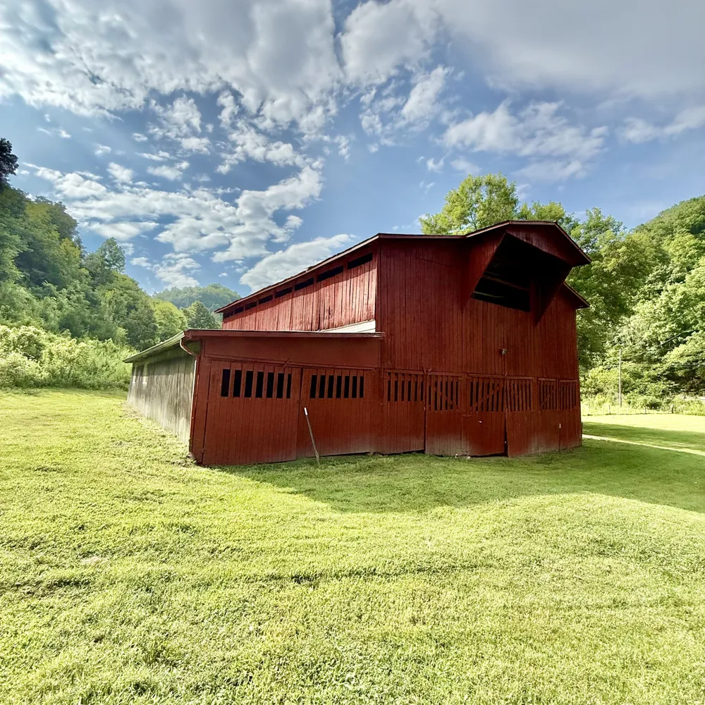 2625 Wartrace Hwy Whitleyville, TN 38588
