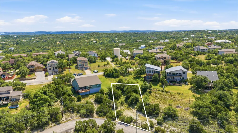 10704 Lake Park Drive Dripping Springs, TX 78620