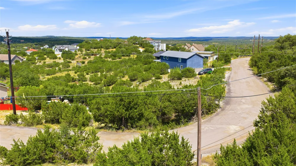 10704 Lake Park Drive Dripping Springs, TX 78620