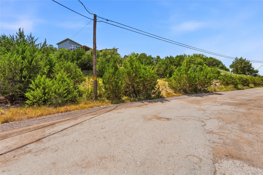 10704 Lake Park Drive Dripping Springs, TX 78620
