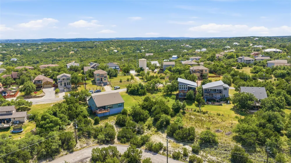 10704 Lake Park Drive Dripping Springs, TX 78620
