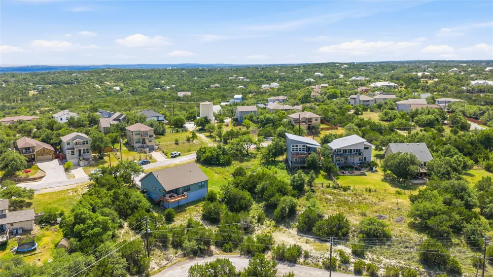 10704 Lake Park Drive Dripping Springs, TX 78620