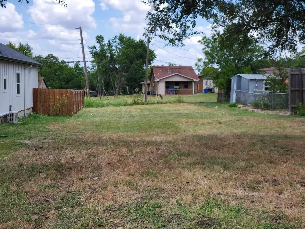 708 Washburn Street Taylor, TX 76574