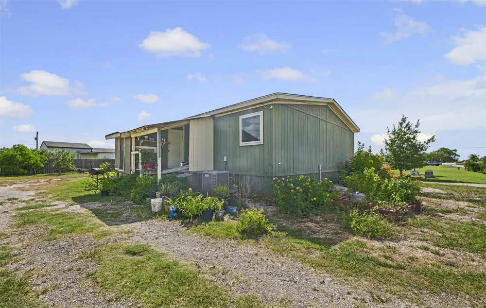 5904 Fm 621 Martindale, TX 78655