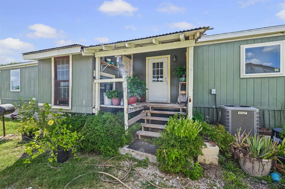 5904 Fm 621 Martindale, TX 78655