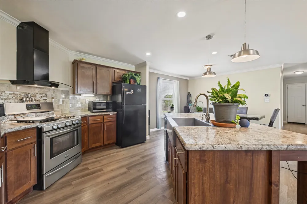 5904 Fm 621 Martindale, TX 78655